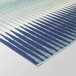 5' X 7' Ombre Outdoor Rug Navy - Project 62™